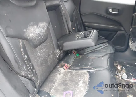 2018 Jeep Compass Latitude 4X4 from USA, damaged, VIN 3C4NJDBB9JT245408